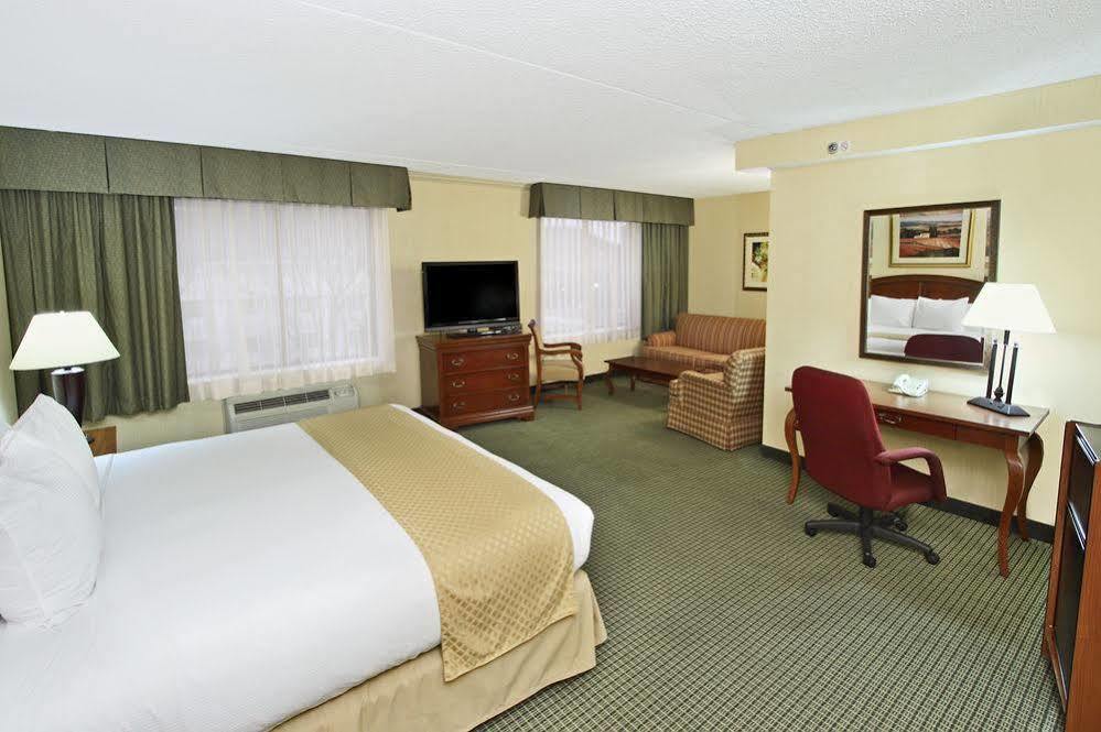 Hotel Doubletree By Hilton Mahwah Exterior foto