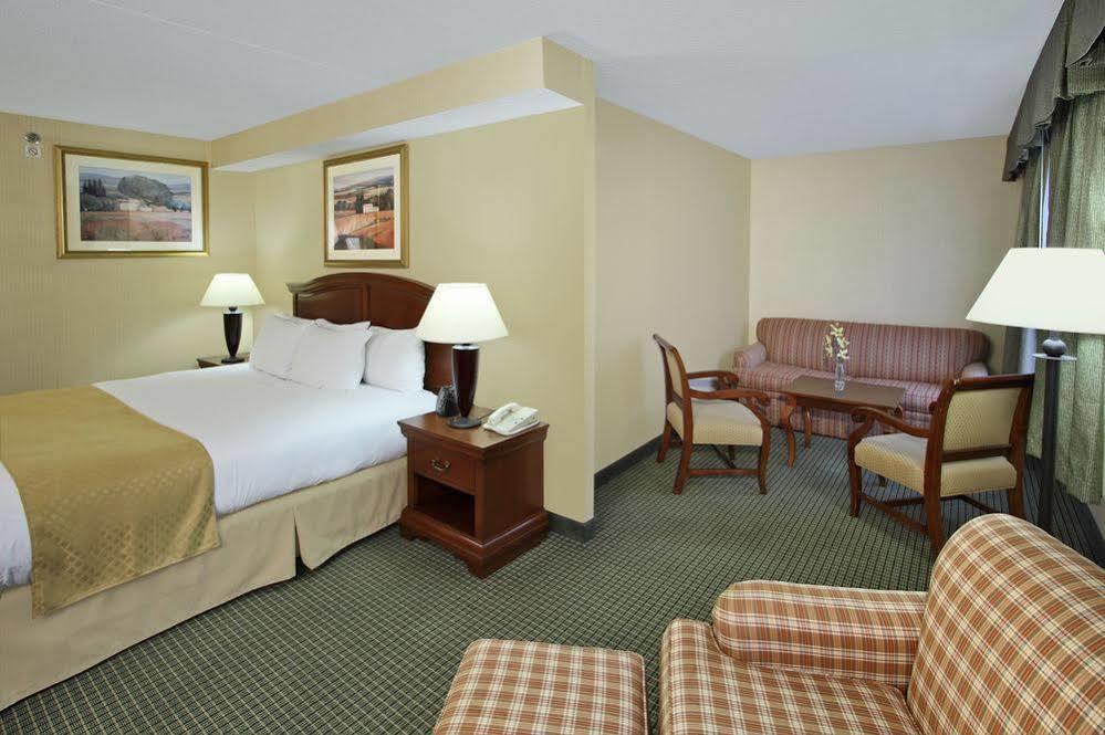 Hotel Doubletree By Hilton Mahwah Exterior foto